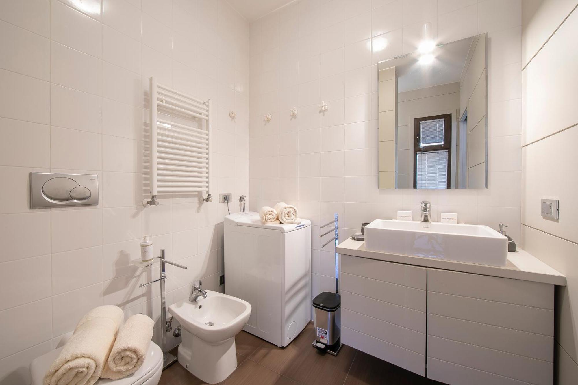Suite On The Lake - Happy Rentals Meina Esterno foto
