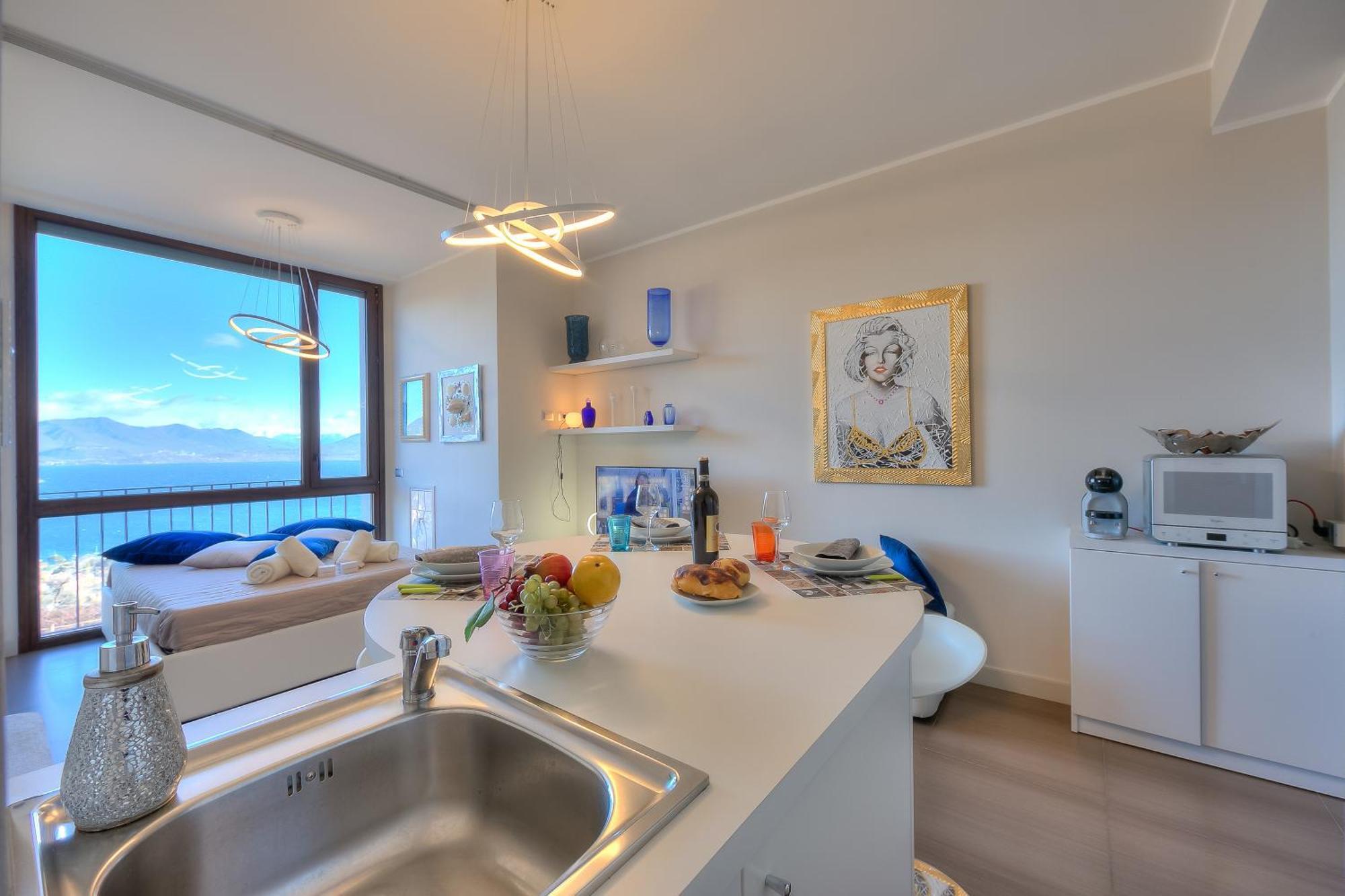 Suite On The Lake - Happy Rentals Meina Esterno foto